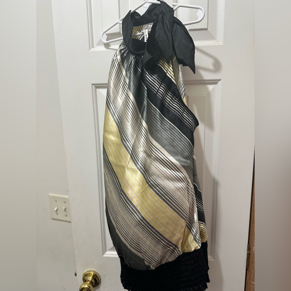 Gently used black yellow Heart Soul silky summer top size L.